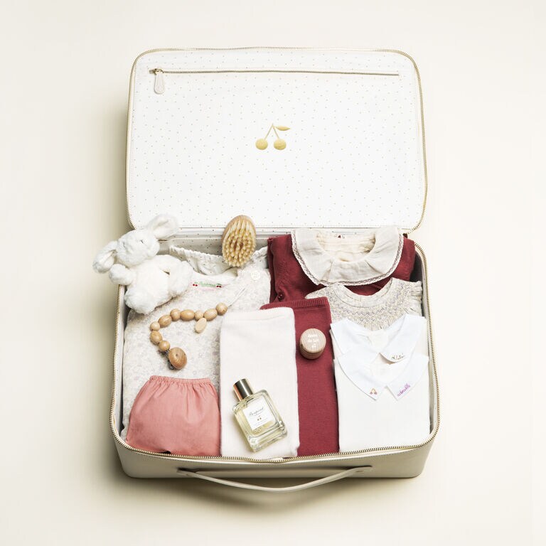 Trousseau De Naissance La Premiere Valise De Bebe Le Bon Marche