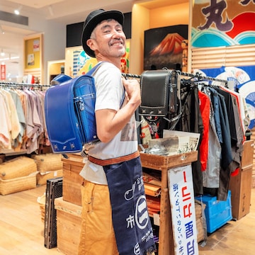 K&ocirc;ji et Minako Fukushima partagent leur passion pour les objets japonais