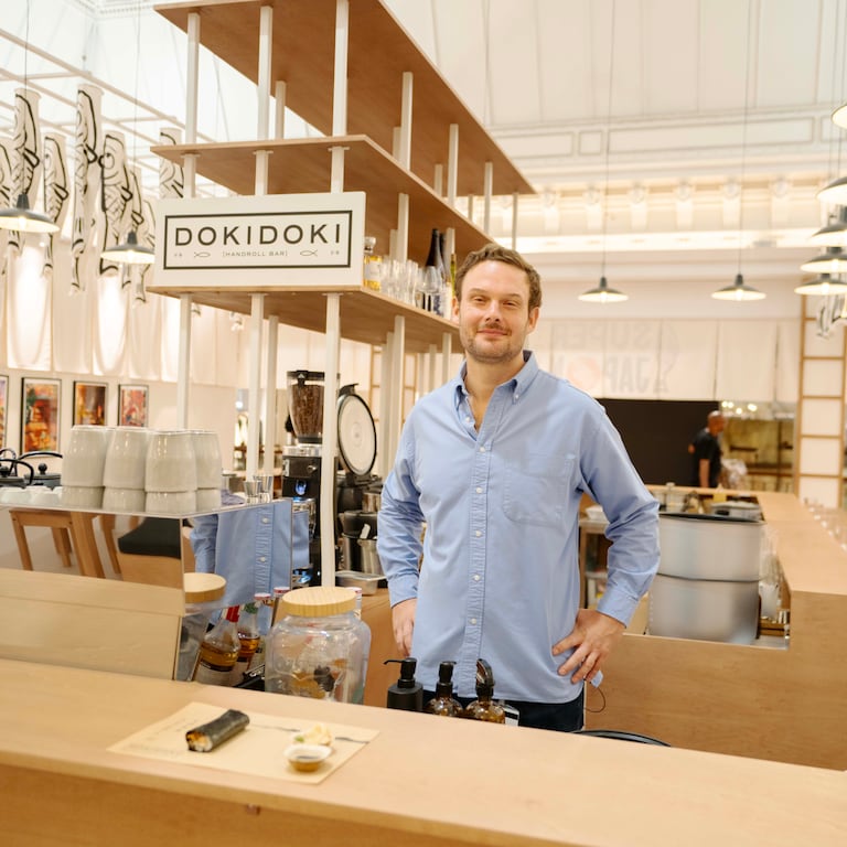Romain Taieb, fondateur de Doki Doki, nous pr&eacute;sente son handroll bar au Bon March&eacute;
