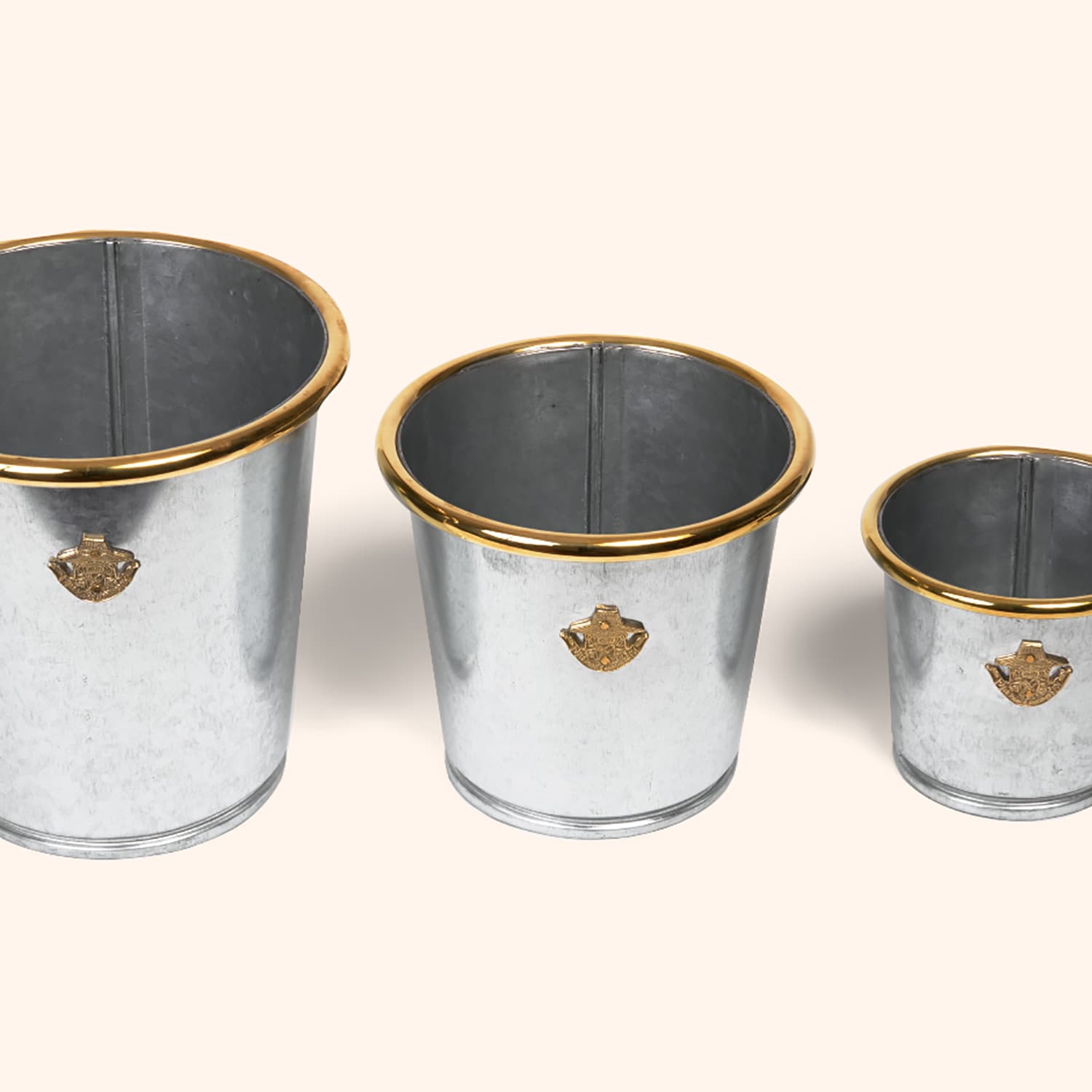 Cache-pot en acier galvanis&eacute;