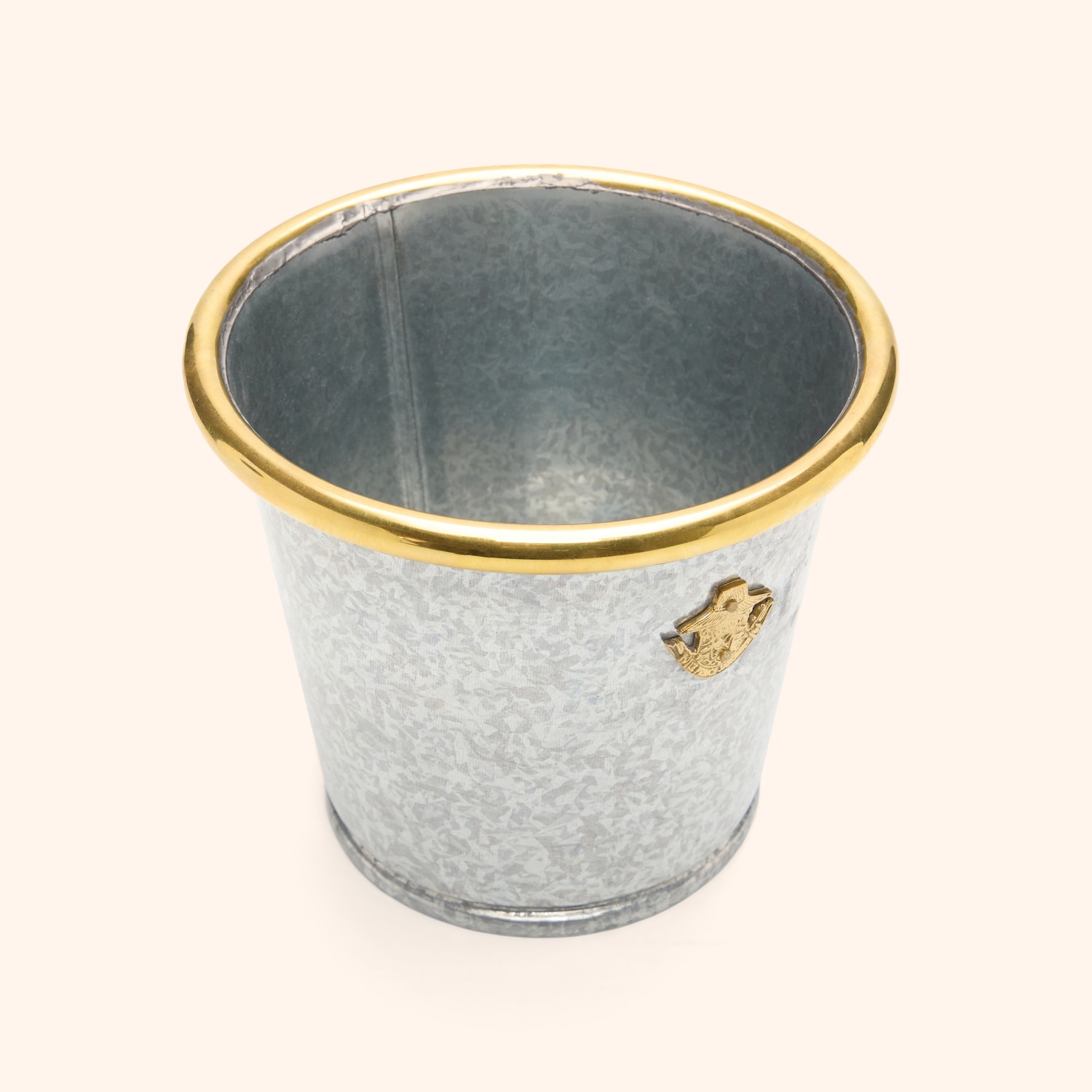 Cache-pot en acier galvanis&eacute;