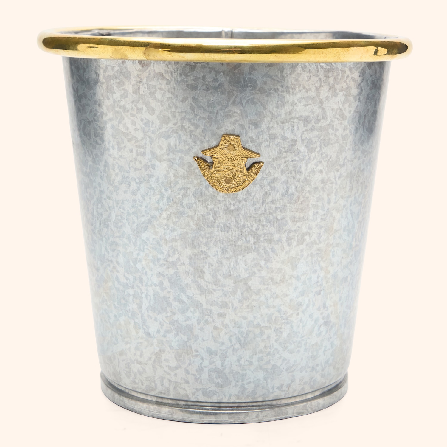 Cache-pot en acier galvanis&eacute;