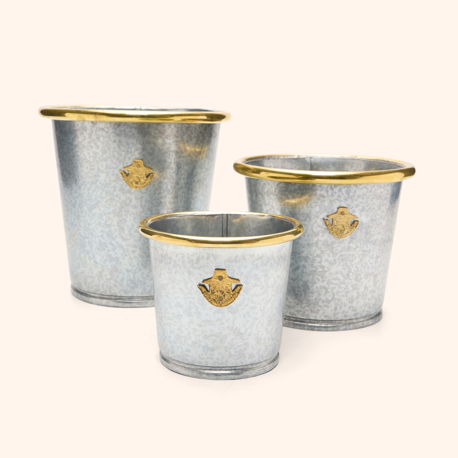 Cache-pot en acier galvanis&eacute;