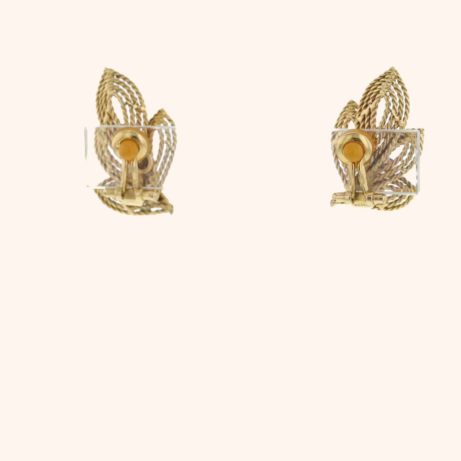 Paire de clips d'oreilles vintage en or jaune, rubis et saphirs