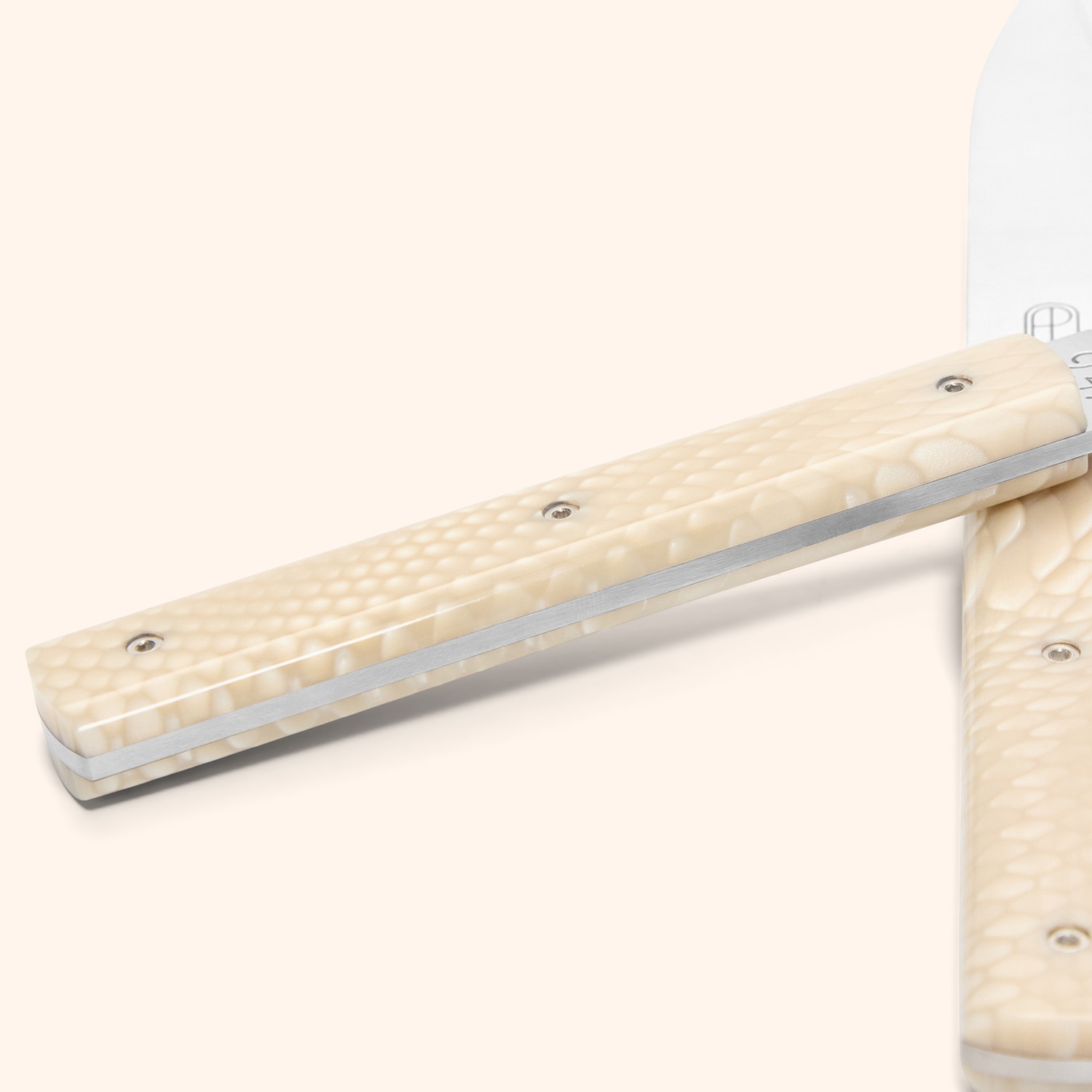 Coffret de 2 couteaux écrus blanc nacré