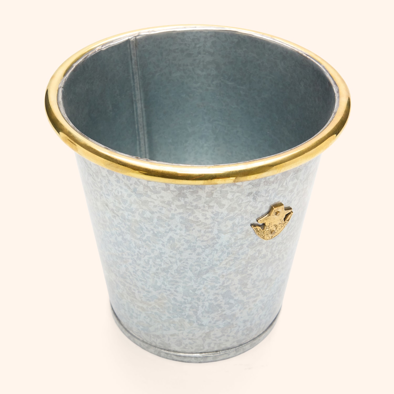 Cache-pot en acier galvanis&eacute;